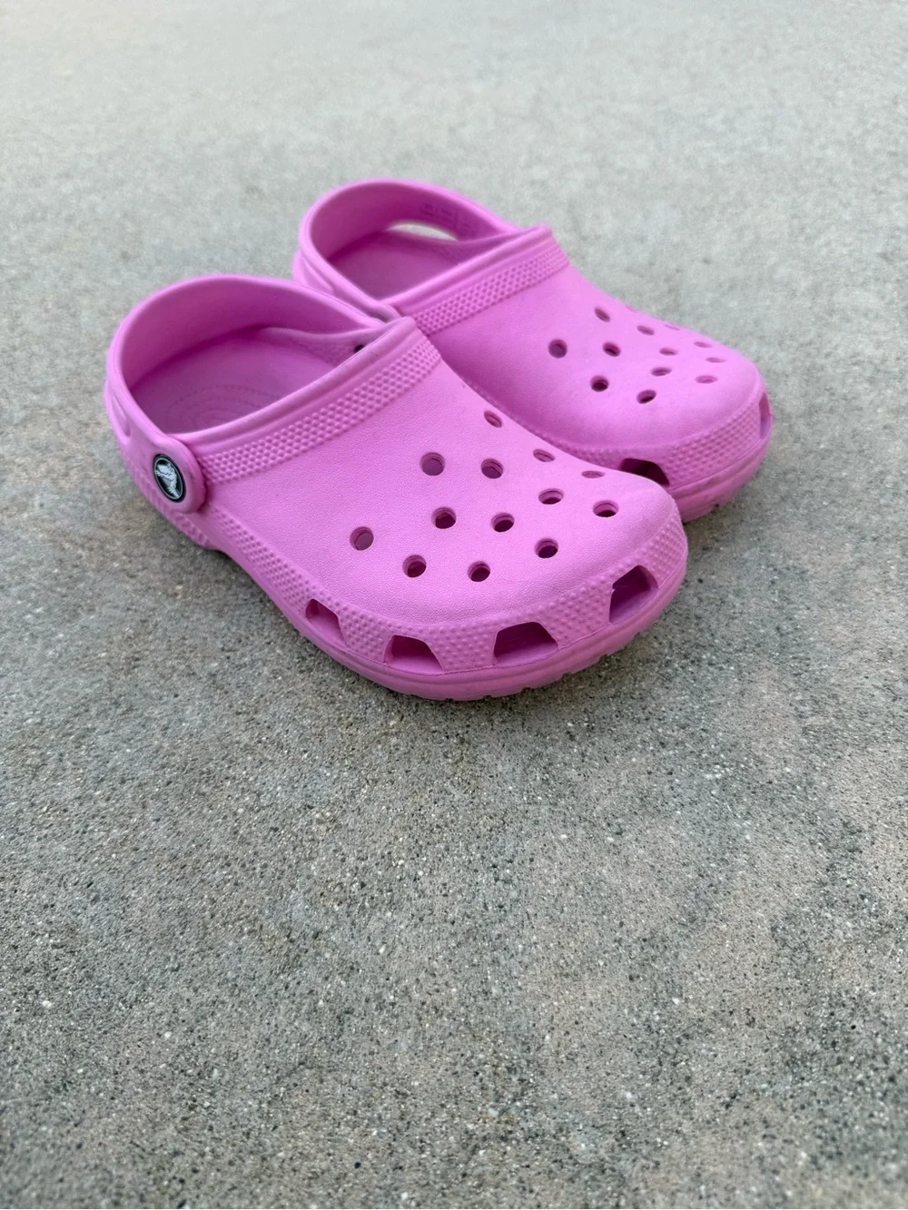 CROCS Classic Clog in Pink Sz J1 preloved camp afterschool pool beach sports